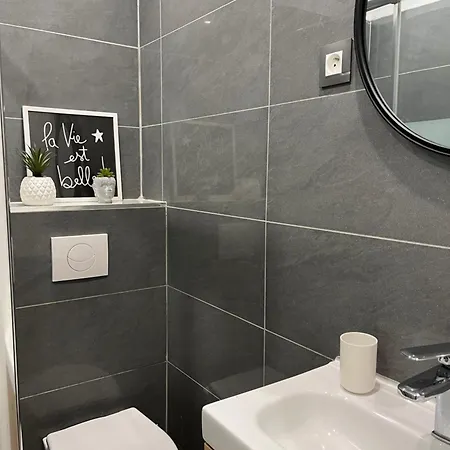 A 100 Metres De La Et De La Croisette *