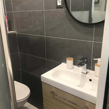 à 100 Mètres De La Et De La Croisette